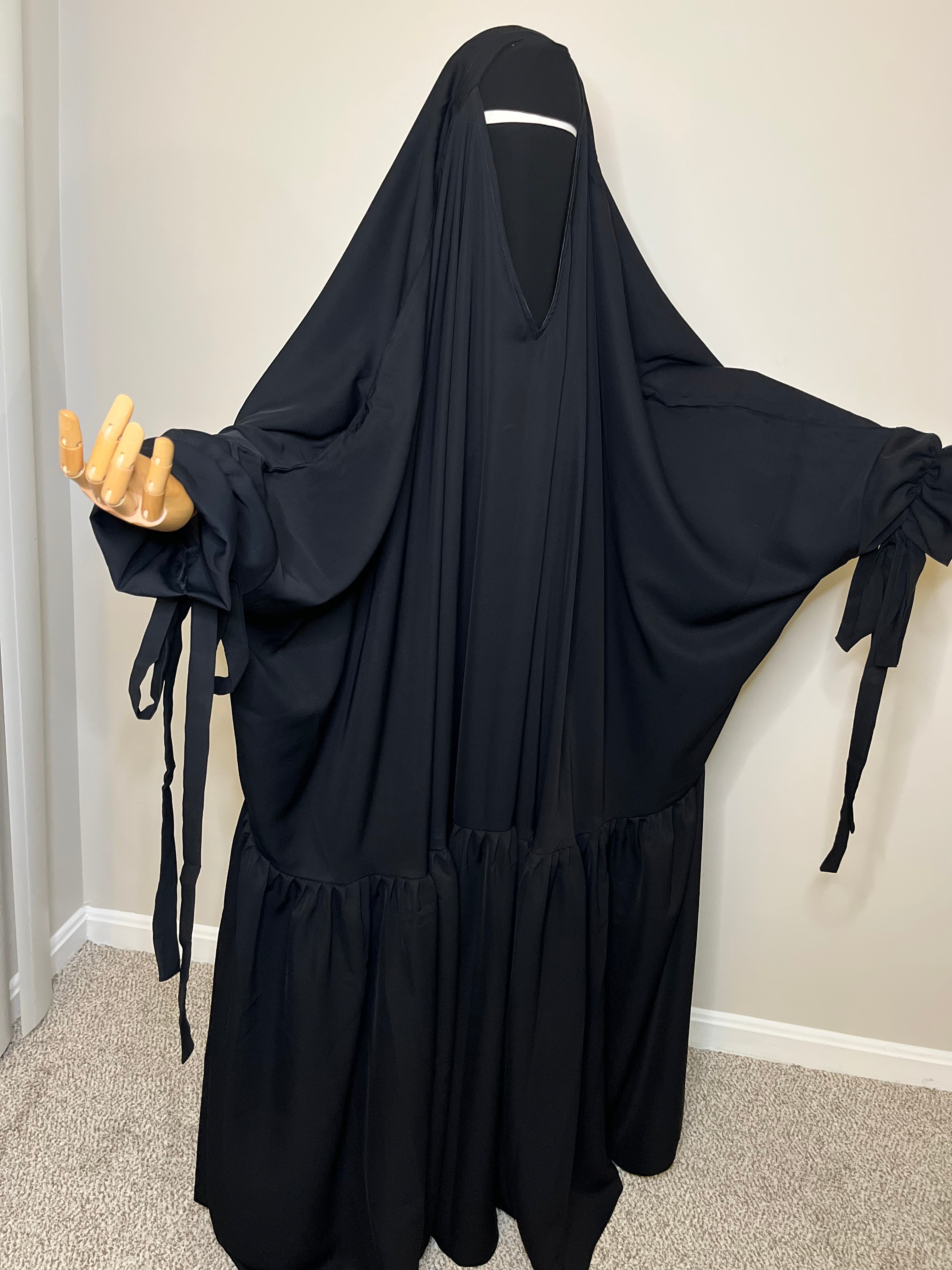 “Amna” Tie Ruffle Overhead