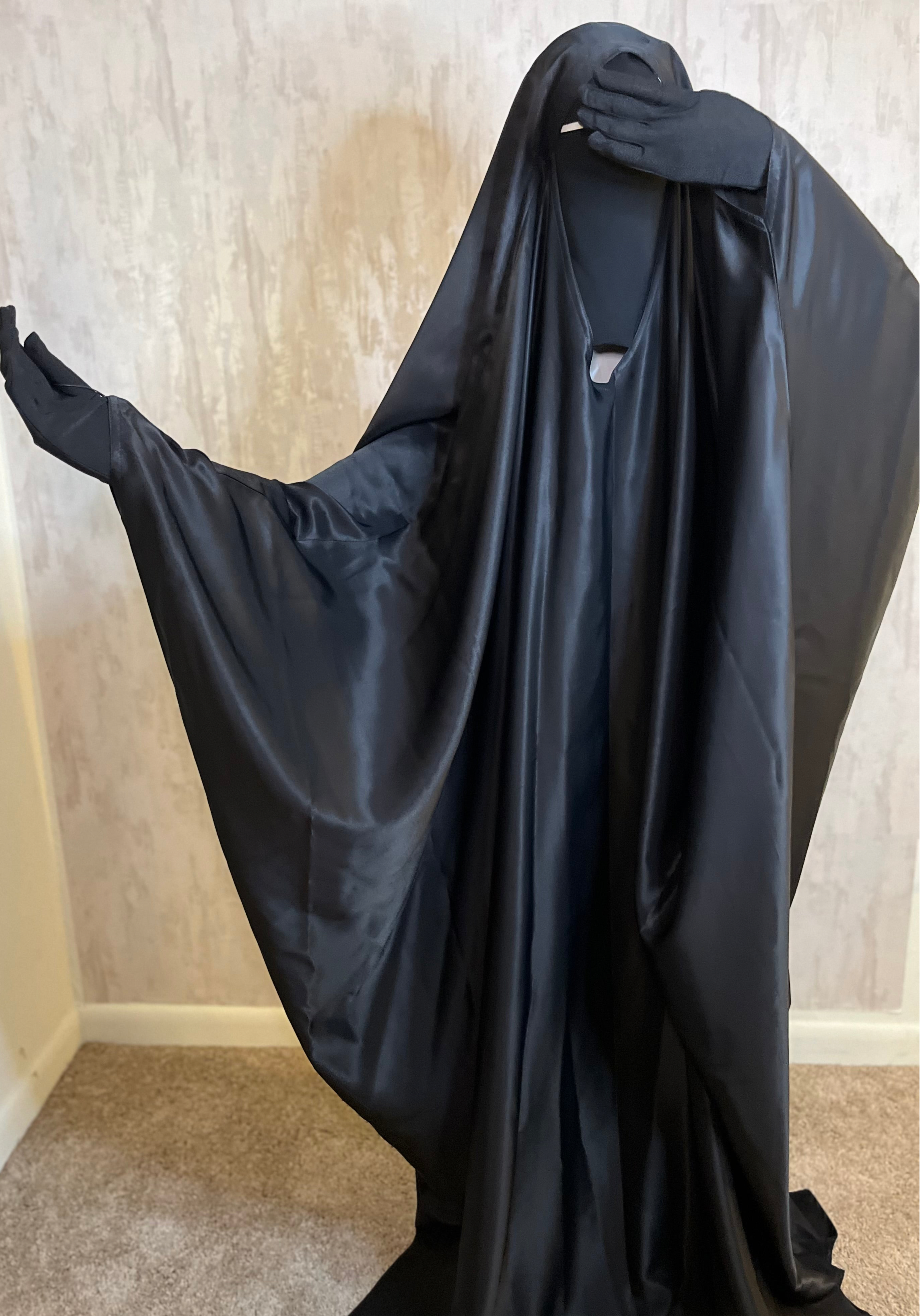 “Amina” Closed Satin Overhead