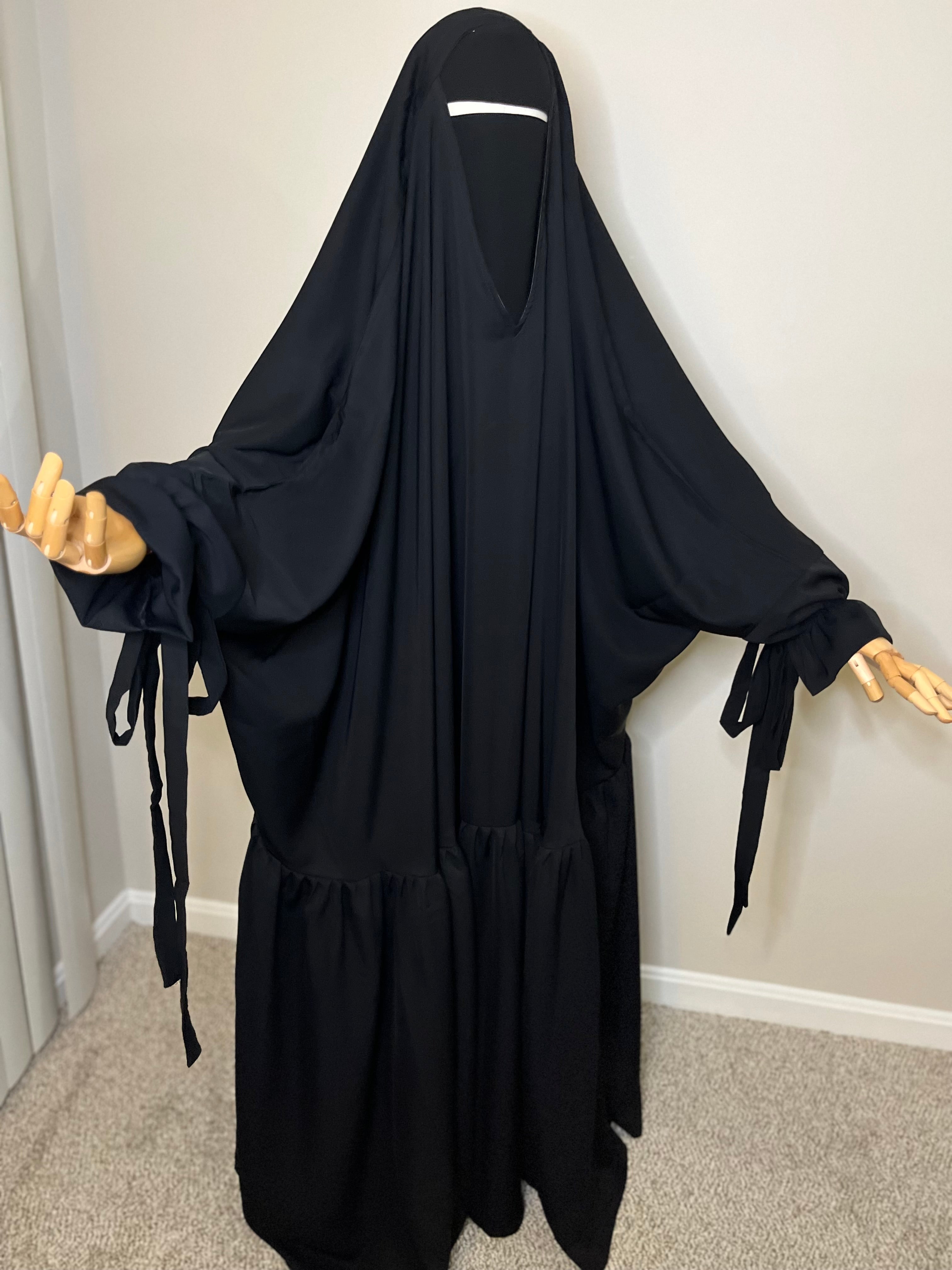 “Amna” Tie Ruffle Overhead